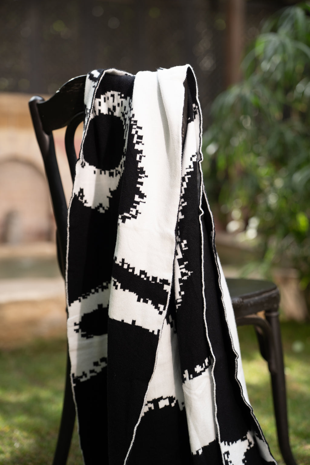 Areeba Shawl - Black X White