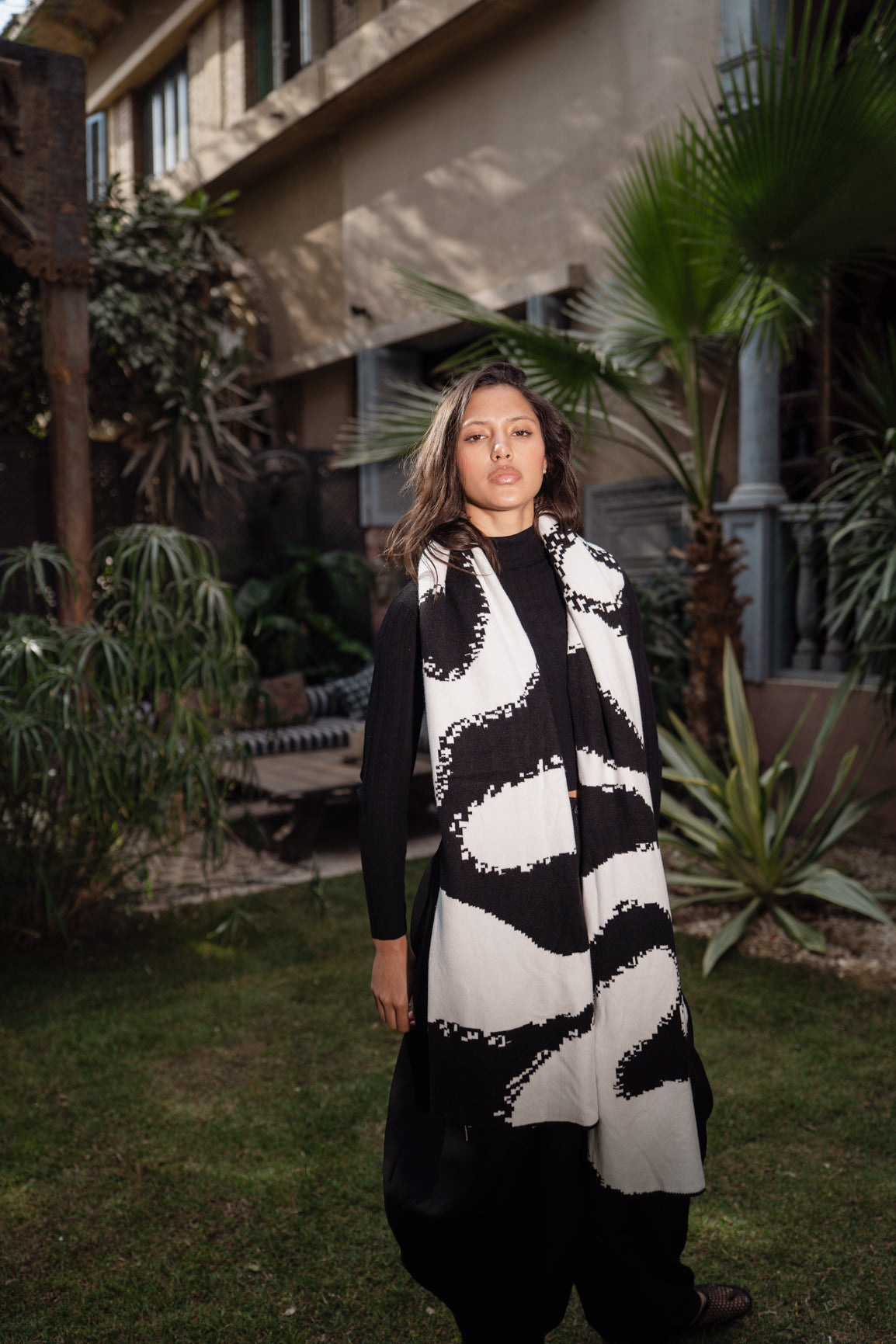 Areeba Shawl - Black X White