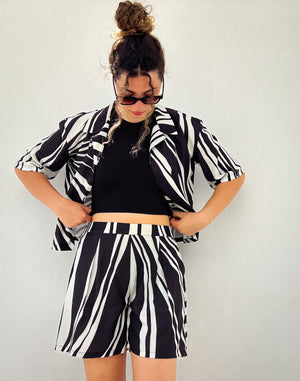 Urban Girl - Black X White